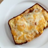 Pizza Soul Bread broiled with cheese recipe